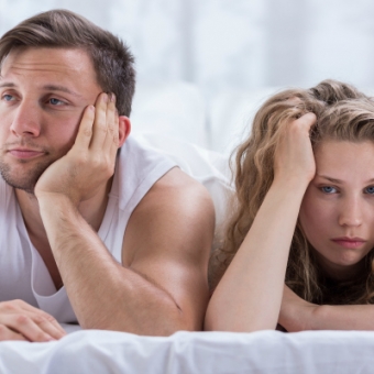 What is hypoactive sexual desire disorder (HSDD) in women? What causes it?