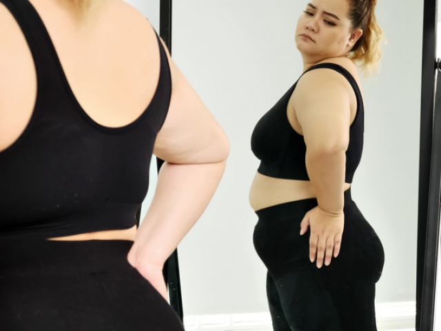 Study Examines Body Image Self-Consciousness & Its Links to Insecure Attachment and Sexual Dysfunction